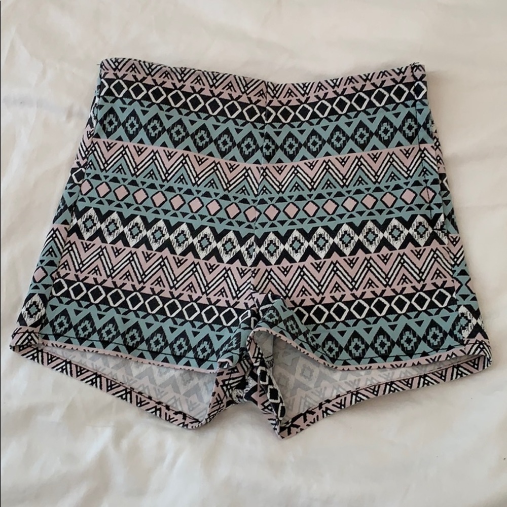 H&M Tight Patterned Shorts: US Size 8